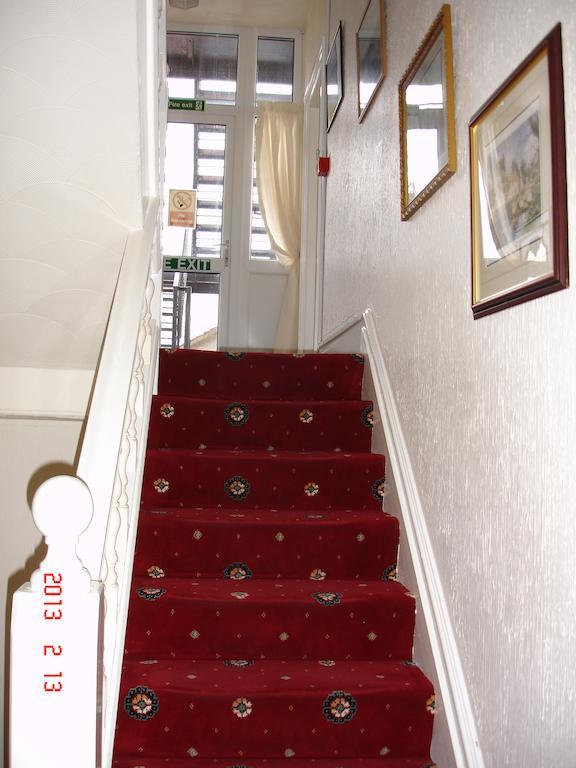 Beachmount Holiday Apartments Rhôs-on-Sea Exteriör bild