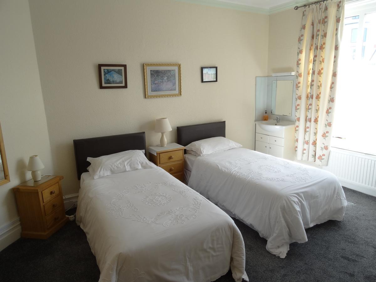 Beachmount Holiday Apartments Rhôs-on-Sea Exteriör bild