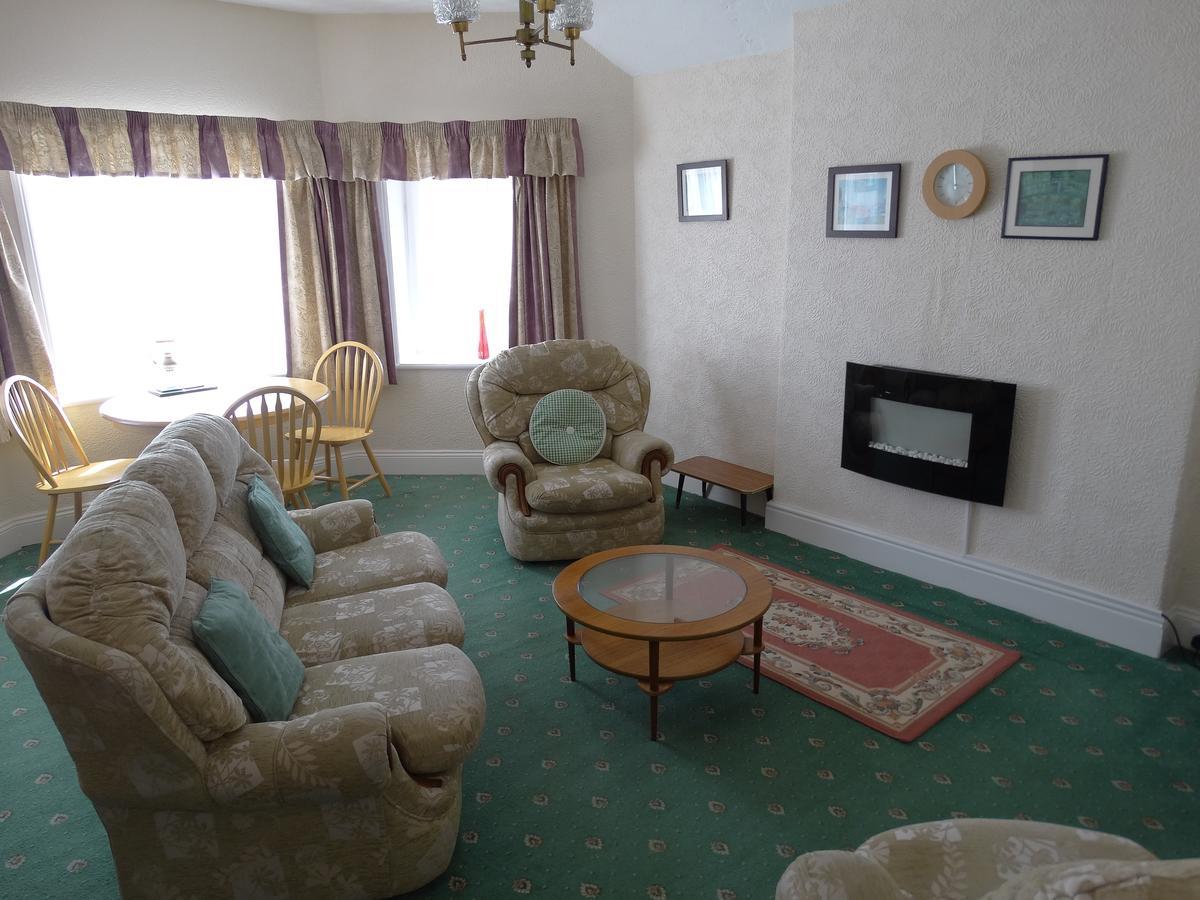Beachmount Holiday Apartments Rhôs-on-Sea Exteriör bild